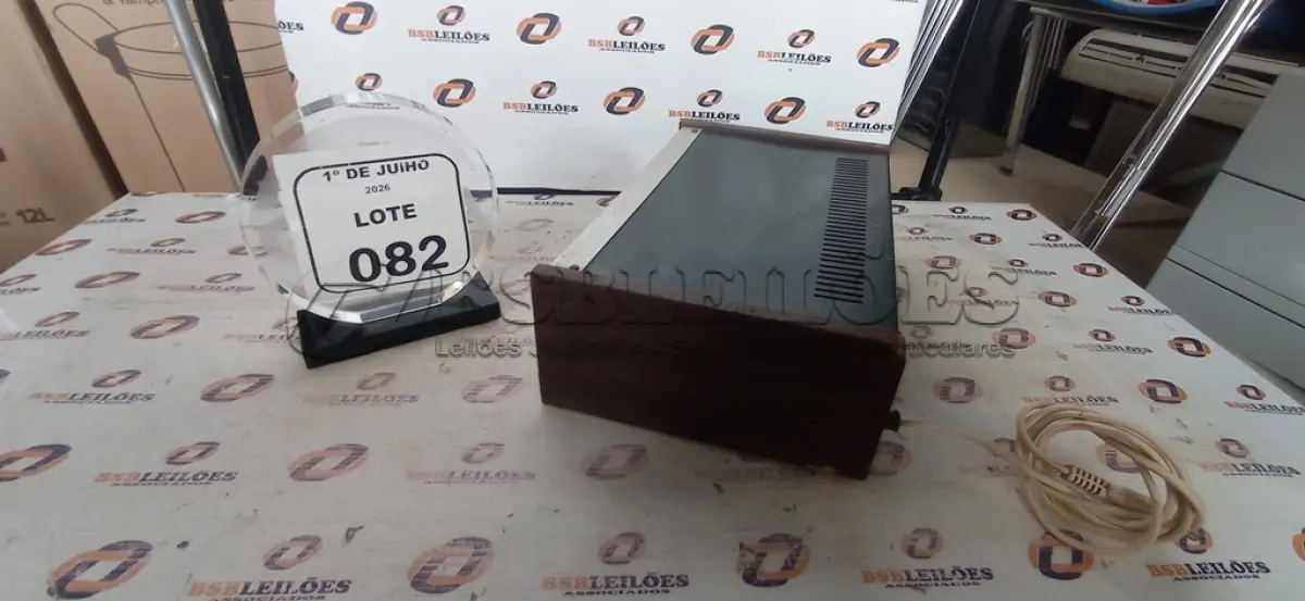 LOTE 082 - 01 SINTONIZADOR DE FM VINTAGE MARCA MAGICFONE. (NO ESTADO) ATENÇÃO! FAZER A VISITAÇÃO ANTES DE ARREMATAR, NÃO SABEMOS SE FUNCIONA, LEILÃO NÃO TEM GARANTIA E NEM DEVOLUÇÃO, SUJEITO A POSSÍVEIS AVARIAS VISÍVEIS/OCULTAS E/OU AUSÊNCIA DE COMPONENTES.