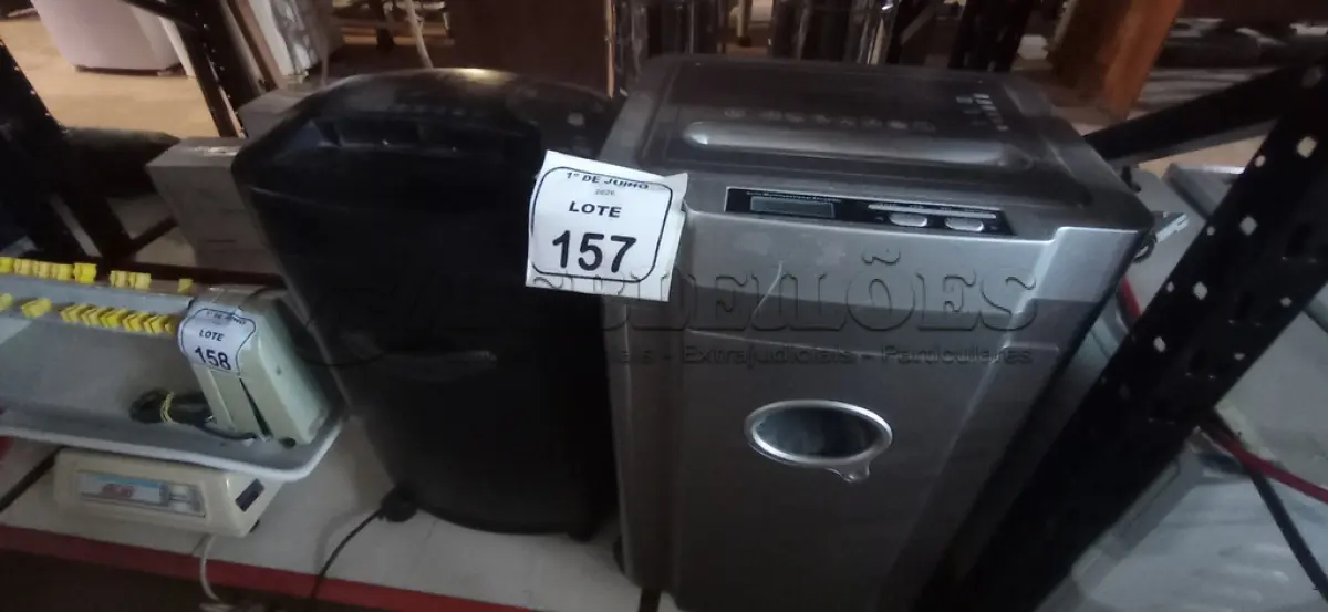LOTE 157 - 02 FRAGMENTADORAS DE PAPEL. (NO ESTADO) ATENÇÃO! FAZER A VISITAÇÃO ANTES DE ARREMATAR, NÃO SABEMOS SE FUNCIONA, LEILÃO NÃO TEM GARANTIA E NEM DEVOLUÇÃO, SUJEITO A POSSÍVEIS AVARIAS VISÍVEIS/OCULTAS E/OU AUSÊNCIA DE COMPONENTES.