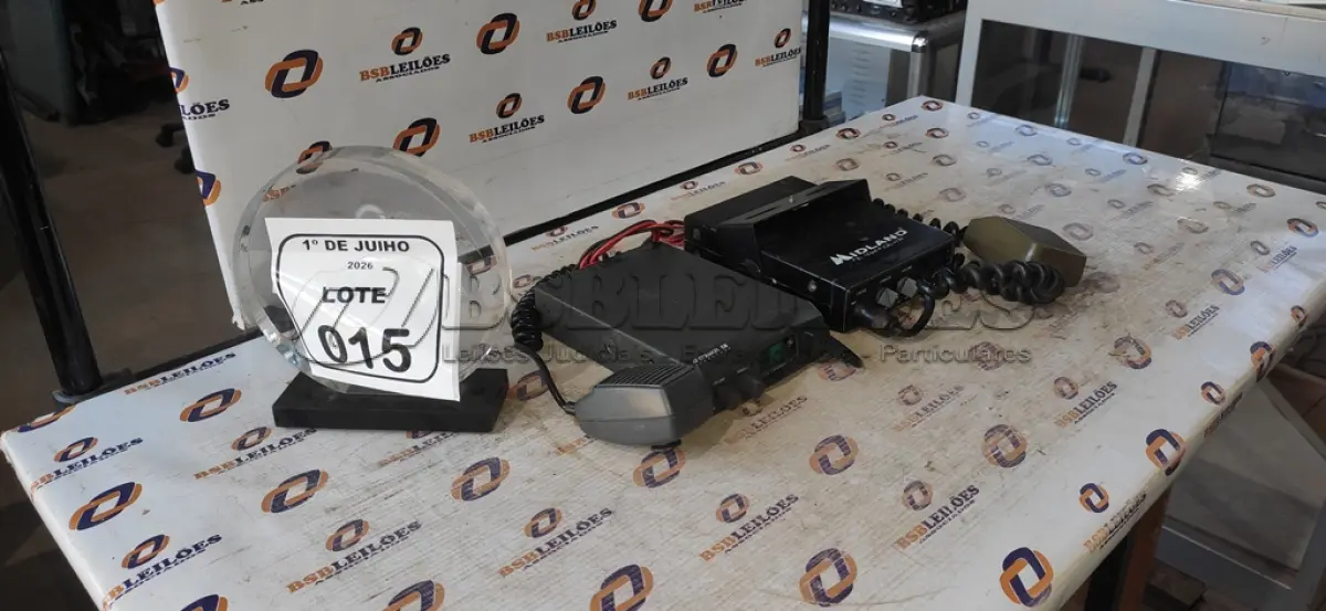 LOTE 015 - 02 RÁDIOS TRANSCEPTORES. (NO ESTADO) ATENÇÃO! FAZER A VISITAÇÃO ANTES DE ARREMATAR, NÃO SABEMOS SE FUNCIONA, LEILÃO NÃO TEM GARANTIA E NEM DEVOLUÇÃO, SUJEITO A POSSÍVEIS AVARIAS VISÍVEIS/OCULTAS E/OU AUSÊNCIA DE COMPONENTES.