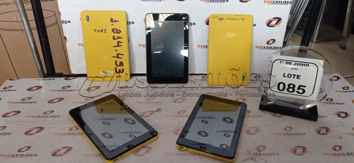 LOTE 085 - 05 TABLETS MARCA CCE PARA RETIRADA DE PEÇAS. (NO ESTADO) ATENÇÃO! FAZER A VISITAÇÃO ANTES DE ARREMATAR, NÃO SABEMOS SE FUNCIONA, LEILÃO NÃO TEM GARANTIA E NEM DEVOLUÇÃO, SUJEITO A POSSÍVEIS AVARIAS VISÍVEIS/OCULTAS E/OU AUSÊNCIA DE COMPONENTES.
