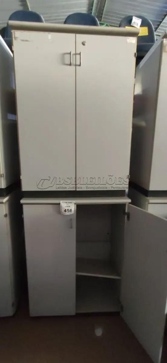 LOTE 456 - 02 ARMÁRIOS EM MADEIRA COM 02 PORTAS. (NO ESTADO) ATENÇÃO! FAZER A VISITAÇÃO ANTES DE ARREMATAR, NÃO SABEMOS SE FUNCIONA, LEILÃO NÃO TEM GARANTIA E NEM DEVOLUÇÃO, SUJEITO A POSSÍVEIS AVARIAS VISÍVEIS/OCULTAS E/OU AUSÊNCIA DE COMPONENTES.