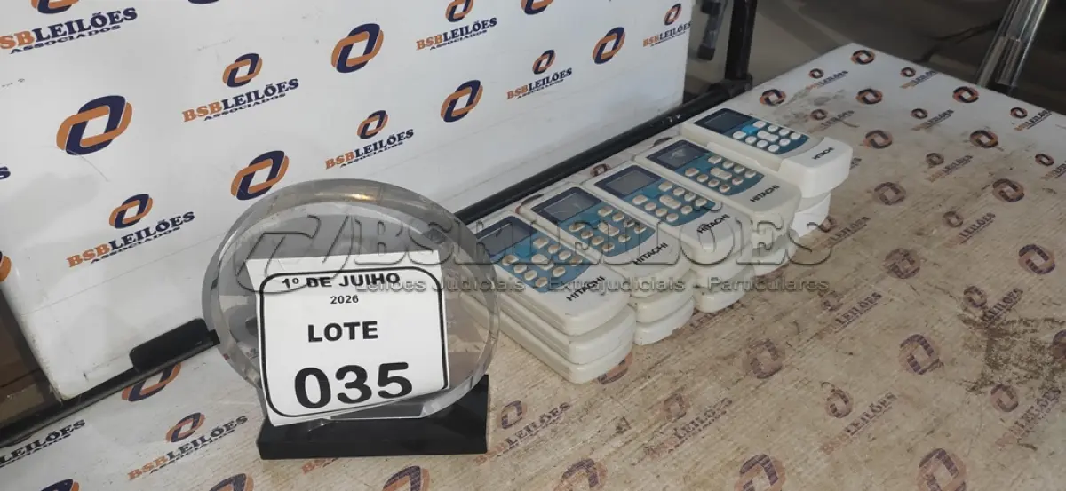 LOTE 035 - 15 CONTROLES DE AR-CONDICIONADO MARCA HITACHI. (NO ESTADO) ATENÇÃO! FAZER A VISITAÇÃO ANTES DE ARREMATAR, NÃO SABEMOS SE FUNCIONA, LEILÃO NÃO TEM GARANTIA E NEM DEVOLUÇÃO, SUJEITO A POSSÍVEIS AVARIAS VISÍVEIS/OCULTAS E/OU AUSÊNCIA DE COMPONENTES.
