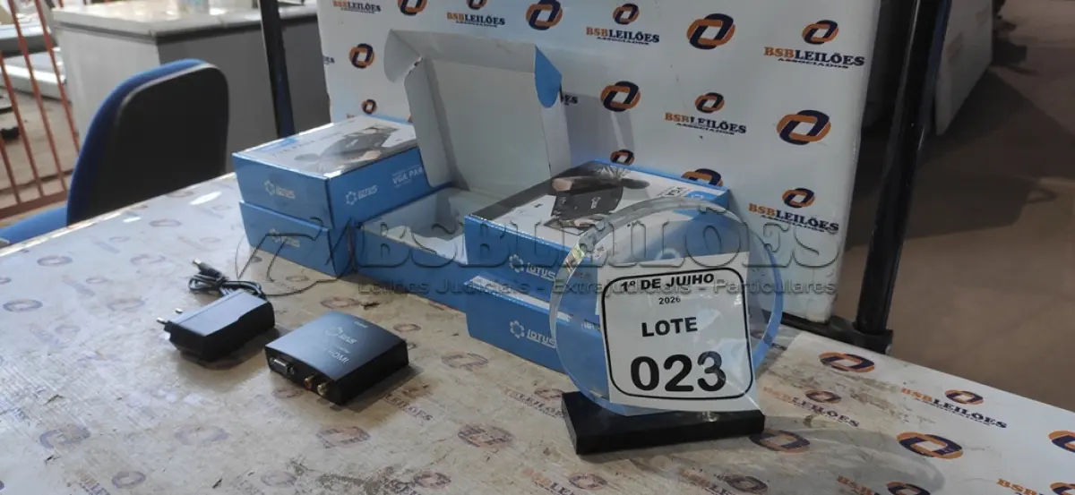 LOTE 023 - 05 ADAPTADORES CONVERSOR VGA PARA HDMI MARCA LOTUS. (NO ESTADO) ATENÇÃO! FAZER A VISITAÇÃO ANTES DE ARREMATAR, NÃO SABEMOS SE FUNCIONA, LEILÃO NÃO TEM GARANTIA E NEM DEVOLUÇÃO, SUJEITO A POSSÍVEIS AVARIAS VISÍVEIS/OCULTAS E/OU AUSÊNCIA DE COMPONENTES.