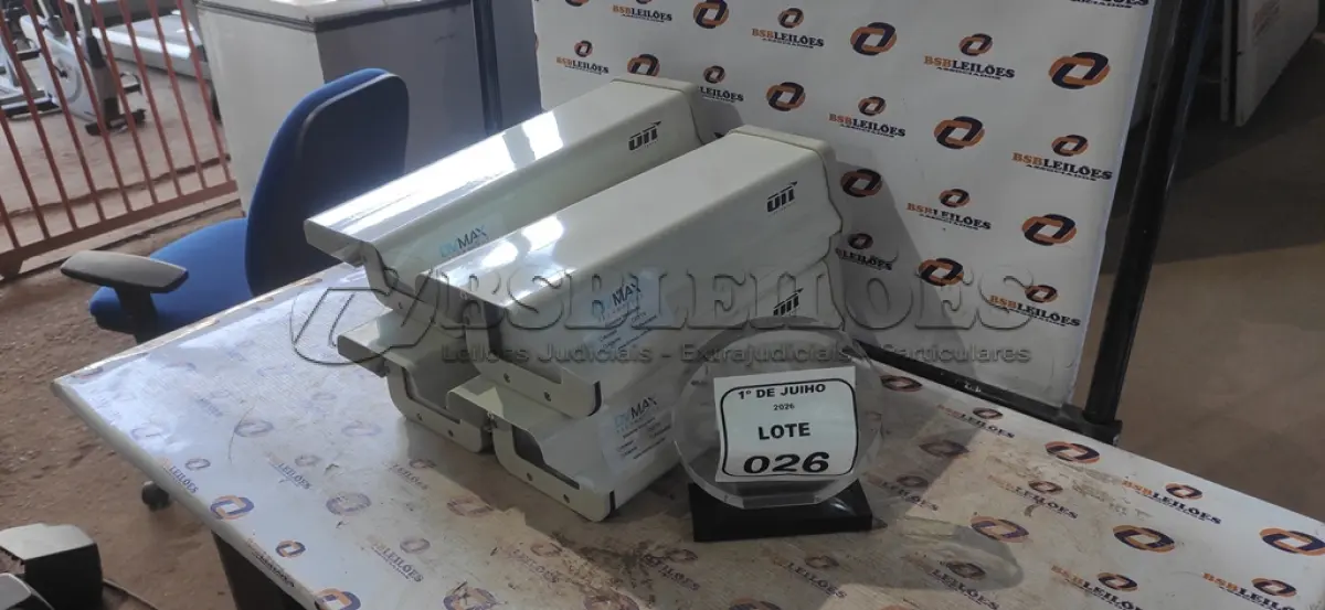 LOTE 026 - 04 CAIXAS DE PROTEÇÃO PARA CÂMERAS DE SEGURANÇA. (NO ESTADO) ATENÇÃO! FAZER A VISITAÇÃO ANTES DE ARREMATAR, NÃO SABEMOS SE FUNCIONA, LEILÃO NÃO TEM GARANTIA E NEM DEVOLUÇÃO, SUJEITO A POSSÍVEIS AVARIAS VISÍVEIS/OCULTAS E/OU AUSÊNCIA DE COMPONENTES.