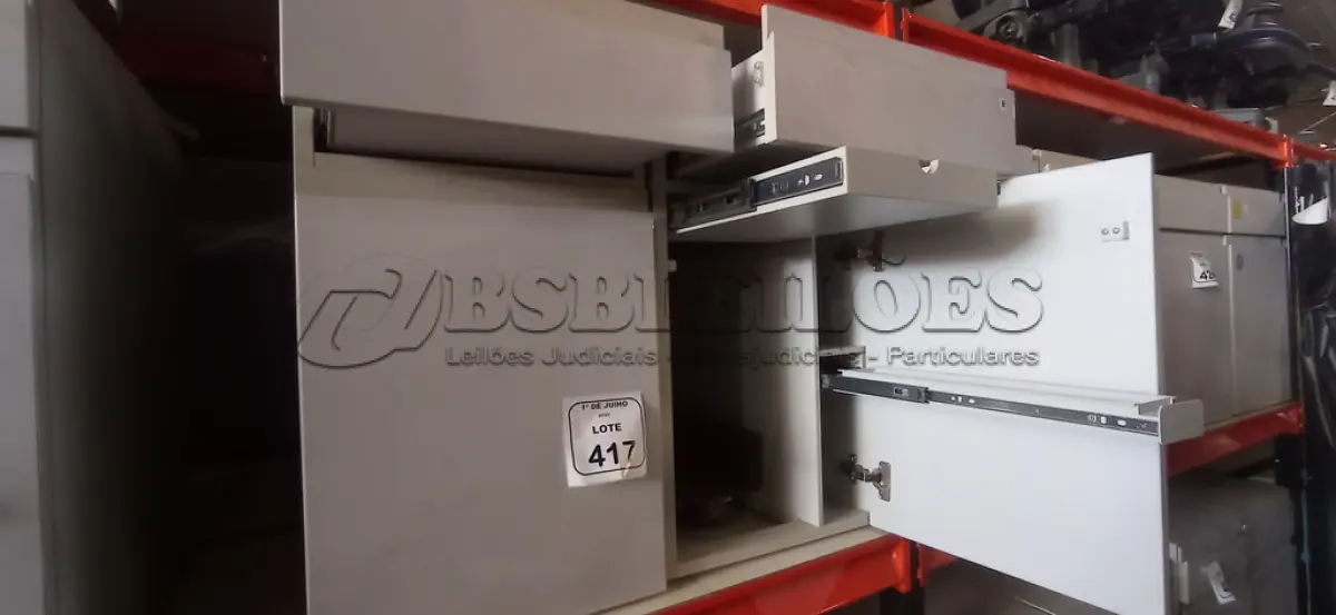 LOTE 417 - 02 ARMÁRIOS PARA CPU COM 01 PORTA E 01 GAVETA. (NO ESTADO) ATENÇÃO! FAZER A VISITAÇÃO ANTES DE ARREMATAR, NÃO SABEMOS SE FUNCIONA, LEILÃO NÃO TEM GARANTIA E NEM DEVOLUÇÃO, SUJEITO A POSSÍVEIS AVARIAS VISÍVEIS/OCULTAS E/OU AUSÊNCIA DE COMPONENTES.