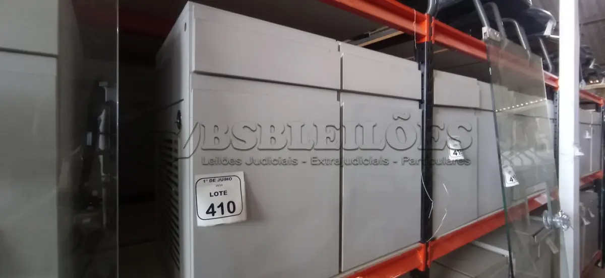 LOTE 410 - 02 ARMÁRIOS PARA CPU COM 01 PORTA E 01 GAVETA. (NO ESTADO) ATENÇÃO! FAZER A VISITAÇÃO ANTES DE ARREMATAR, NÃO SABEMOS SE FUNCIONA, LEILÃO NÃO TEM GARANTIA E NEM DEVOLUÇÃO, SUJEITO A POSSÍVEIS AVARIAS VISÍVEIS/OCULTAS E/OU AUSÊNCIA DE COMPONENTES.