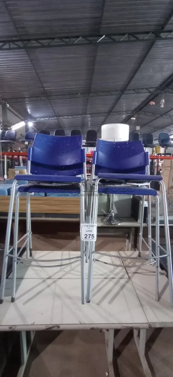 LOTE 275 - 04 CADEIRAS ALTAS. (NO ESTADO) ATENÇÃO! FAZER A VISITAÇÃO ANTES DE ARREMATAR, NÃO SABEMOS SE FUNCIONA, LEILÃO NÃO TEM GARANTIA E NEM DEVOLUÇÃO, SUJEITO A POSSÍVEIS AVARIAS VISÍVEIS/OCULTAS E/OU AUSÊNCIA DE COMPONENTES.