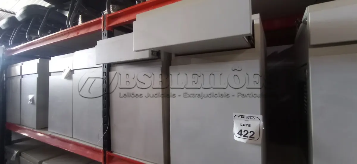 LOTE 422 - 02 ARMÁRIOS PARA CPU COM 01 PORTA E 01 GAVETA. (NO ESTADO) ATENÇÃO! FAZER A VISITAÇÃO ANTES DE ARREMATAR, NÃO SABEMOS SE FUNCIONA, LEILÃO NÃO TEM GARANTIA E NEM DEVOLUÇÃO, SUJEITO A POSSÍVEIS AVARIAS VISÍVEIS/OCULTAS E/OU AUSÊNCIA DE COMPONENTES.