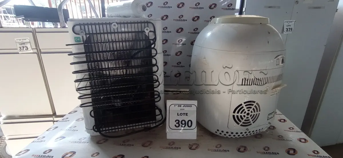 LOTE 390 - 02 PURIFICADORES DE ÁGUA. (NO ESTADO) ATENÇÃO! FAZER A VISITAÇÃO ANTES DE ARREMATAR, NÃO SABEMOS SE FUNCIONA, LEILÃO NÃO TEM GARANTIA E NEM DEVOLUÇÃO, SUJEITO A POSSÍVEIS AVARIAS VISÍVEIS/OCULTAS E/OU AUSÊNCIA DE COMPONENTES.