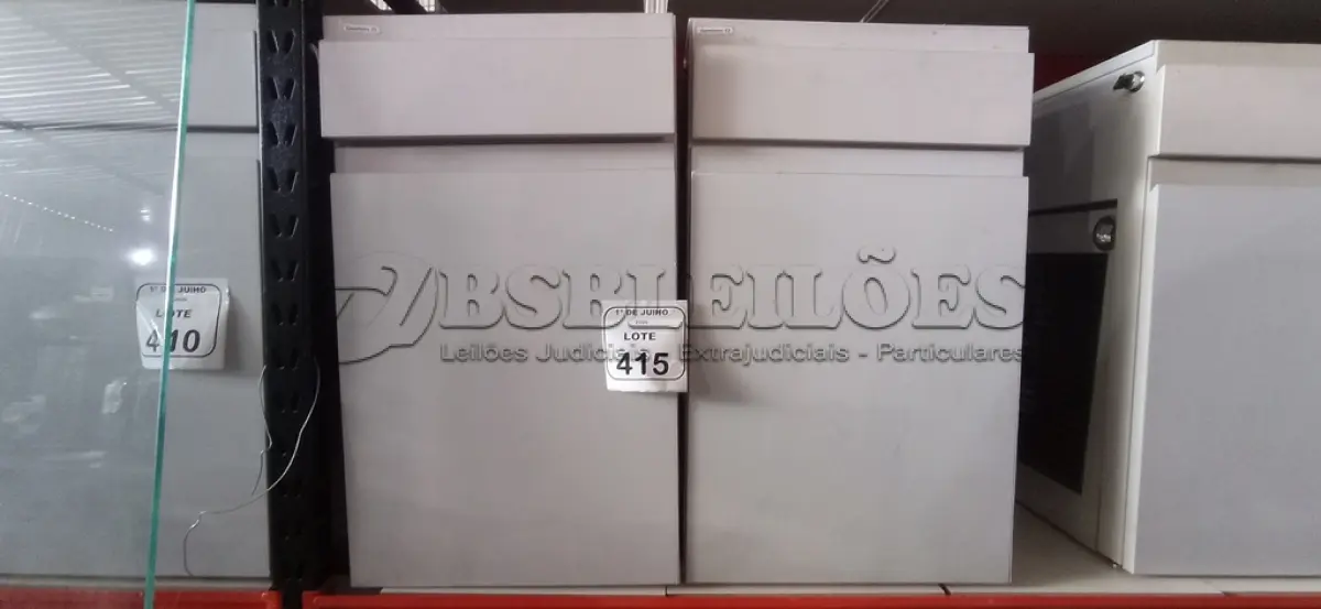 LOTE 415 - 02 ARMÁRIOS PARA CPU COM 01 PORTA E 01 GAVETA. (NO ESTADO) ATENÇÃO! FAZER A VISITAÇÃO ANTES DE ARREMATAR, NÃO SABEMOS SE FUNCIONA, LEILÃO NÃO TEM GARANTIA E NEM DEVOLUÇÃO, SUJEITO A POSSÍVEIS AVARIAS VISÍVEIS/OCULTAS E/OU AUSÊNCIA DE COMPONENTES.