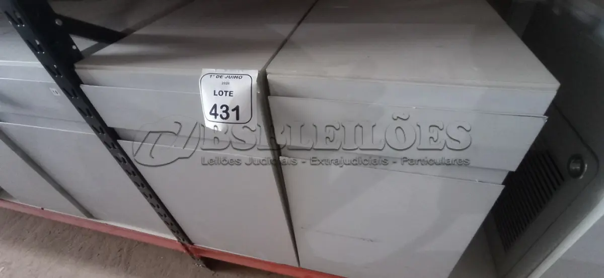LOTE 431 - 02 ARMÁRIOS PARA CPU COM 01 PORTA E 01 GAVETA. (NO ESTADO) ATENÇÃO! FAZER A VISITAÇÃO ANTES DE ARREMATAR, NÃO SABEMOS SE FUNCIONA, LEILÃO NÃO TEM GARANTIA E NEM DEVOLUÇÃO, SUJEITO A POSSÍVEIS AVARIAS VISÍVEIS/OCULTAS E/OU AUSÊNCIA DE COMPONENTES.