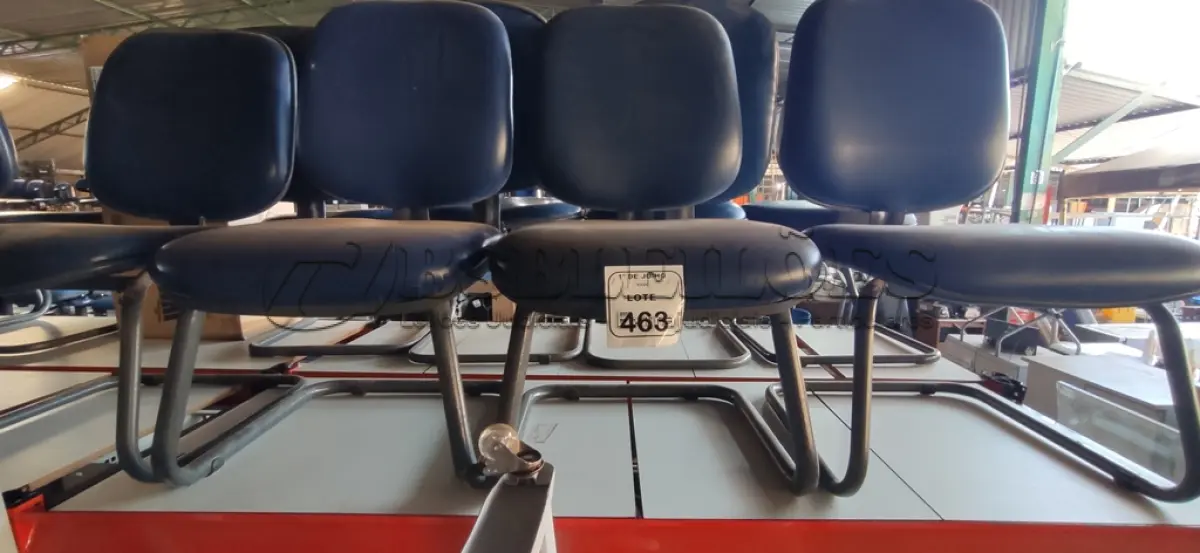 LOTE 463 - 04 CADEIRAS DE PÉS FIXOS. (NO ESTADO) ATENÇÃO! FAZER A VISITAÇÃO ANTES DE ARREMATAR, NÃO SABEMOS SE FUNCIONA, LEILÃO NÃO TEM GARANTIA E NEM DEVOLUÇÃO, SUJEITO A POSSÍVEIS AVARIAS VISÍVEIS/OCULTAS E/OU AUSÊNCIA DE COMPONENTES.