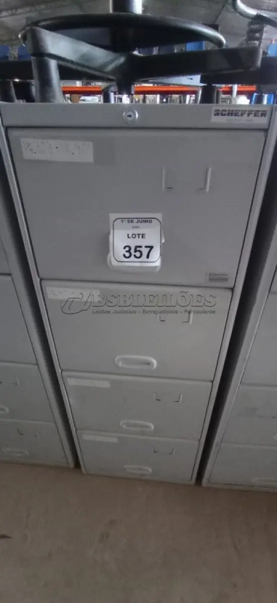 LOTE 357 - 01 ARQUIVO DE AÇO COM 04 GAVETAS. (NO ESTADO) ATENÇÃO! FAZER A VISITAÇÃO ANTES DE ARREMATAR, NÃO SABEMOS SE FUNCIONA, LEILÃO NÃO TEM GARANTIA E NEM DEVOLUÇÃO, SUJEITO A POSSÍVEIS AVARIAS VISÍVEIS/OCULTAS E/OU AUSÊNCIA DE COMPONENTES.