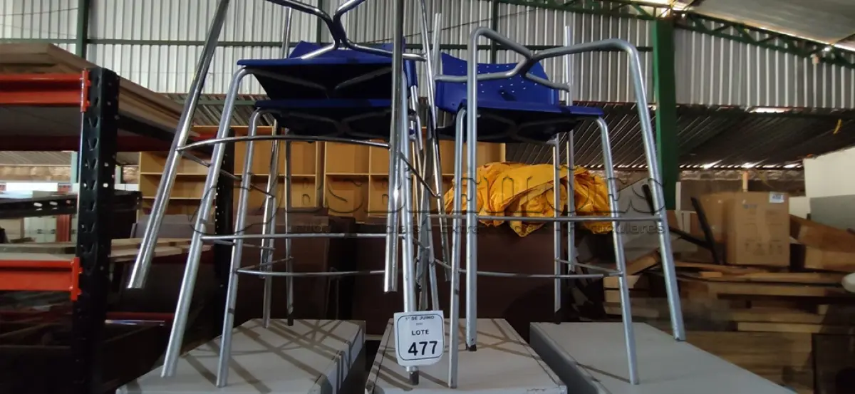 LOTE 477 - 05 CADEIRAS ALTAS SENDO 02 SEM ASSENTO. (NO ESTADO) ATENÇÃO! FAZER A VISITAÇÃO ANTES DE ARREMATAR, NÃO SABEMOS SE FUNCIONA, LEILÃO NÃO TEM GARANTIA E NEM DEVOLUÇÃO, SUJEITO A POSSÍVEIS AVARIAS VISÍVEIS/OCULTAS E/OU AUSÊNCIA DE COMPONENTES.