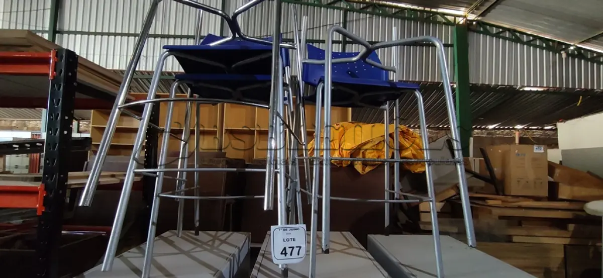 LOTE 477 - 05 CADEIRAS ALTAS SENDO 02 SEM ASSENTO. (NO ESTADO) ATENÇÃO! FAZER A VISITAÇÃO ANTES DE ARREMATAR, NÃO SABEMOS SE FUNCIONA, LEILÃO NÃO TEM GARANTIA E NEM DEVOLUÇÃO, SUJEITO A POSSÍVEIS AVARIAS VISÍVEIS/OCULTAS E/OU AUSÊNCIA DE COMPONENTES.