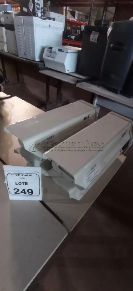 LOTE 249 - 04 CAIXAS DE PROTEÇÃO PARA CÂMERAS DE SEGURANÇA. (NO ESTADO) ATENÇÃO! FAZER A VISITAÇÃO ANTES DE ARREMATAR, NÃO SABEMOS SE FUNCIONA, LEILÃO NÃO TEM GARANTIA E NEM DEVOLUÇÃO, SUJEITO A POSSÍVEIS AVARIAS VISÍVEIS/OCULTAS E/OU AUSÊNCIA DE COMPONENTES.