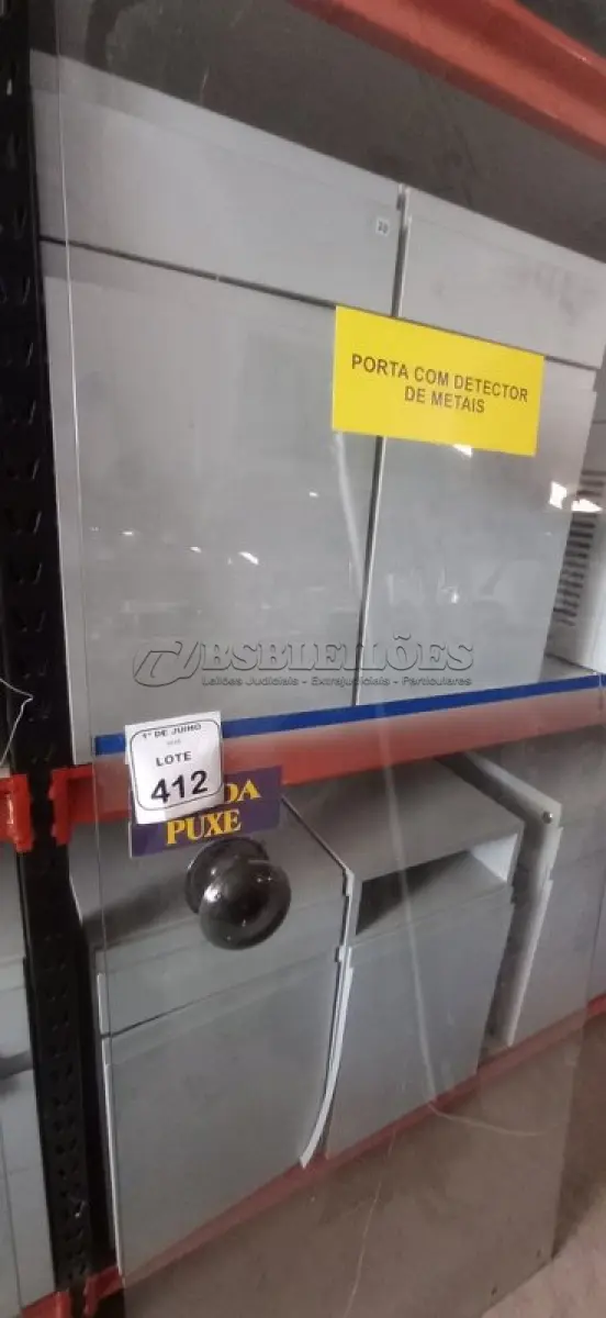 LOTE 412 - 01 PORTA DE VIDRO DE 2,06X0,83. (NO ESTADO) ATENÇÃO! FAZER A VISITAÇÃO ANTES DE ARREMATAR, NÃO SABEMOS SE FUNCIONA, LEILÃO NÃO TEM GARANTIA E NEM DEVOLUÇÃO, SUJEITO A POSSÍVEIS AVARIAS VISÍVEIS/OCULTAS E/OU AUSÊNCIA DE COMPONENTES.
