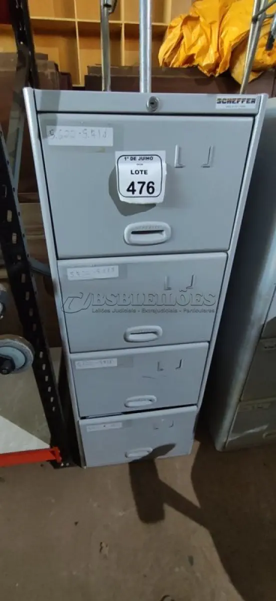 LOTE 476 - 01 ARQUIVO DE AÇO COM 04 GAVETAS. (NO ESTADO) ATENÇÃO! FAZER A VISITAÇÃO ANTES DE ARREMATAR, NÃO SABEMOS SE FUNCIONA, LEILÃO NÃO TEM GARANTIA E NEM DEVOLUÇÃO, SUJEITO A POSSÍVEIS AVARIAS VISÍVEIS/OCULTAS E/OU AUSÊNCIA DE COMPONENTES.