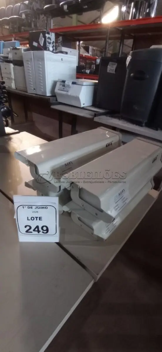LOTE 249 - 04 CAIXAS DE PROTEÇÃO PARA CÂMERAS DE SEGURANÇA. (NO ESTADO) ATENÇÃO! FAZER A VISITAÇÃO ANTES DE ARREMATAR, NÃO SABEMOS SE FUNCIONA, LEILÃO NÃO TEM GARANTIA E NEM DEVOLUÇÃO, SUJEITO A POSSÍVEIS AVARIAS VISÍVEIS/OCULTAS E/OU AUSÊNCIA DE COMPONENTES.
