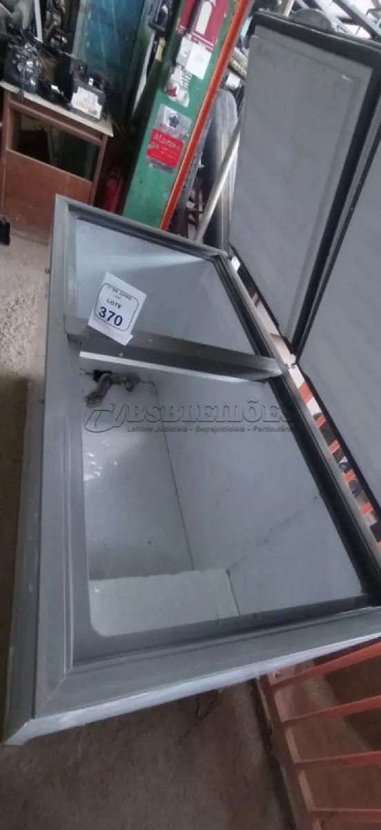 LOTE 370 - 01 FREEZER HORIZONTAL MARCA CONSUL SEM MOTOR. (NO ESTADO) ATENÇÃO! FAZER A VISITAÇÃO ANTES DE ARREMATAR, NÃO SABEMOS SE FUNCIONA, LEILÃO NÃO TEM GARANTIA E NEM DEVOLUÇÃO, SUJEITO A POSSÍVEIS AVARIAS VISÍVEIS/OCULTAS E/OU AUSÊNCIA DE COMPONENTES.
