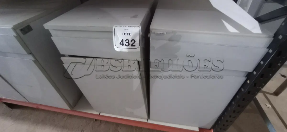LOTE 432 - 02 ARMÁRIOS PARA CPU COM 01 PORTA E 01 GAVETA. (NO ESTADO) ATENÇÃO! FAZER A VISITAÇÃO ANTES DE ARREMATAR, NÃO SABEMOS SE FUNCIONA, LEILÃO NÃO TEM GARANTIA E NEM DEVOLUÇÃO, SUJEITO A POSSÍVEIS AVARIAS VISÍVEIS/OCULTAS E/OU AUSÊNCIA DE COMPONENTES.