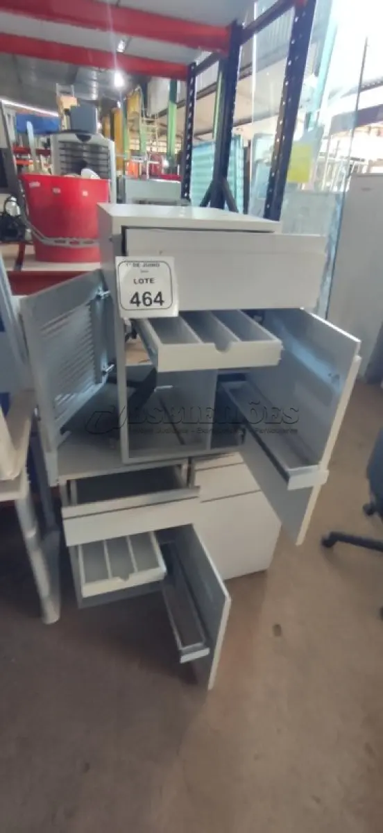 LOTE 464 - 03 ARMÁRIOS PARA CPU COM 01 PORTA E 01 GAVETA. (NO ESTADO) ATENÇÃO! FAZER A VISITAÇÃO ANTES DE ARREMATAR, NÃO SABEMOS SE FUNCIONA, LEILÃO NÃO TEM GARANTIA E NEM DEVOLUÇÃO, SUJEITO A POSSÍVEIS AVARIAS VISÍVEIS/OCULTAS E/OU AUSÊNCIA DE COMPONENTES.