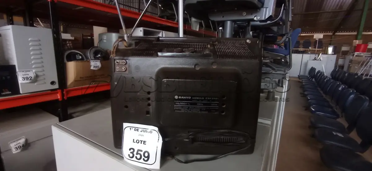LOTE 359 - 01 TV DE TUBO ANTIGO MODELO CTP 3701 MARCA SANYO. (NO ESTADO) ATENÇÃO! FAZER A VISITAÇÃO ANTES DE ARREMATAR, NÃO SABEMOS SE FUNCIONA, LEILÃO NÃO TEM GARANTIA E NEM DEVOLUÇÃO, SUJEITO A POSSÍVEIS AVARIAS VISÍVEIS/OCULTAS E/OU AUSÊNCIA DE COMPONENTES.