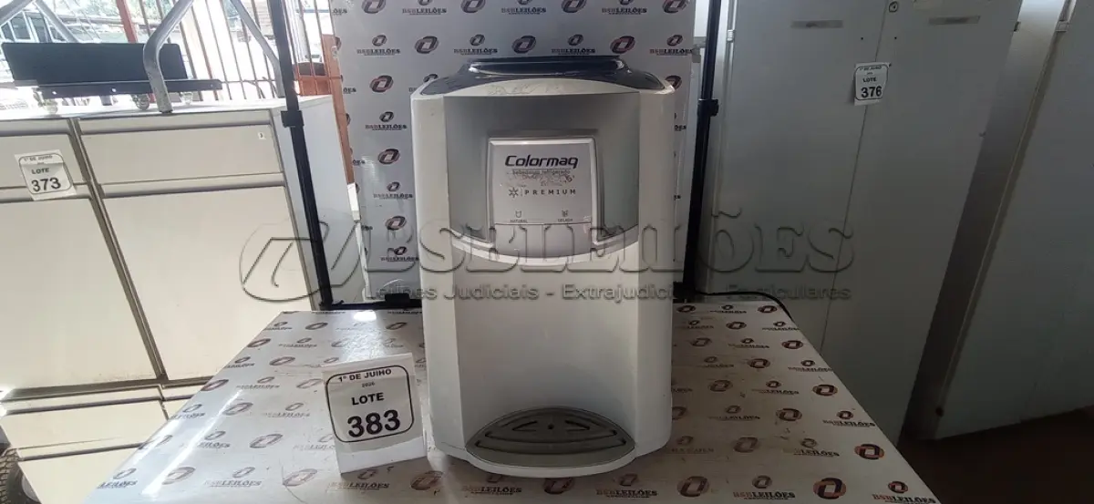LOTE 383 - 01 BEBEDOURO PARA GARRAFÃO REFRIGERADO MARCA COLARMAQ. (NO ESTADO) ATENÇÃO! FAZER A VISITAÇÃO ANTES DE ARREMATAR, NÃO SABEMOS SE FUNCIONA, LEILÃO NÃO TEM GARANTIA E NEM DEVOLUÇÃO, SUJEITO A POSSÍVEIS AVARIAS VISÍVEIS/OCULTAS E/OU AUSÊNCIA DE COMPONENTES.