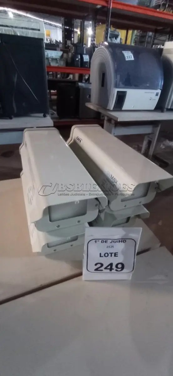 LOTE 249 - 04 CAIXAS DE PROTEÇÃO PARA CÂMERAS DE SEGURANÇA. (NO ESTADO) ATENÇÃO! FAZER A VISITAÇÃO ANTES DE ARREMATAR, NÃO SABEMOS SE FUNCIONA, LEILÃO NÃO TEM GARANTIA E NEM DEVOLUÇÃO, SUJEITO A POSSÍVEIS AVARIAS VISÍVEIS/OCULTAS E/OU AUSÊNCIA DE COMPONENTES.