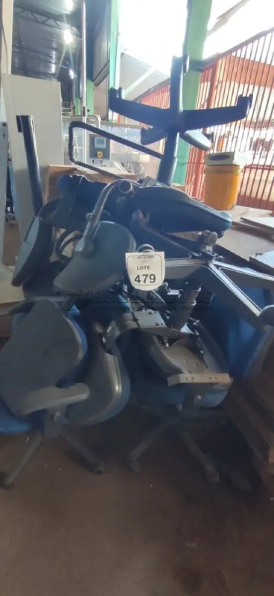 LOTE 479 - 01 LOTE COM VÁRIAS CADEIRAS PARA RETIRADA DE PEÇAS. (NO ESTADO) ATENÇÃO! FAZER A VISITAÇÃO ANTES DE ARREMATAR, NÃO SABEMOS SE FUNCIONA, LEILÃO NÃO TEM GARANTIA E NEM DEVOLUÇÃO, SUJEITO A POSSÍVEIS AVARIAS VISÍVEIS/OCULTAS E/OU AUSÊNCIA DE COMPONENTES.