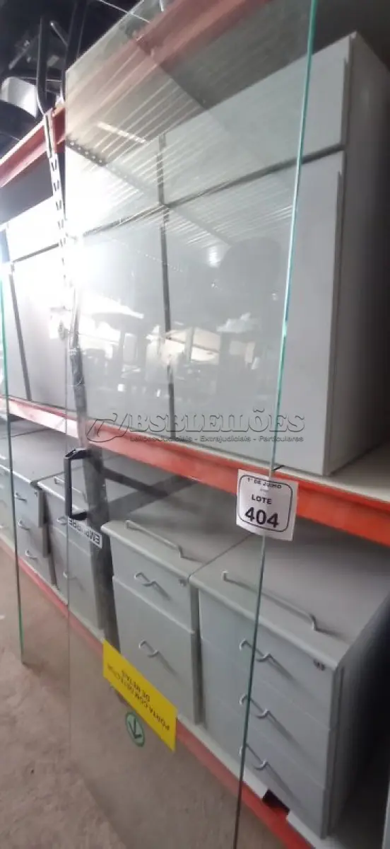 LOTE 404 - 01 PORTA DE VIDRO DE 2,06X0,69. (NO ESTADO) ATENÇÃO! FAZER A VISITAÇÃO ANTES DE ARREMATAR, NÃO SABEMOS SE FUNCIONA, LEILÃO NÃO TEM GARANTIA E NEM DEVOLUÇÃO, SUJEITO A POSSÍVEIS AVARIAS VISÍVEIS/OCULTAS E/OU AUSÊNCIA DE COMPONENTES.