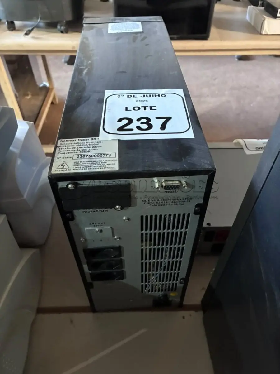 LOTE 237 - 01 NOBREAK DE 1684VA MARCA SMS. (NO ESTADO) ATENÇÃO! FAZER A VISITAÇÃO ANTES DE ARREMATAR, NÃO SABEMOS SE FUNCIONA, LEILÃO NÃO TEM GARANTIA E NEM DEVOLUÇÃO, SUJEITO A POSSÍVEIS AVARIAS VISÍVEIS/OCULTAS E/OU AUSÊNCIA DE COMPONENTES.