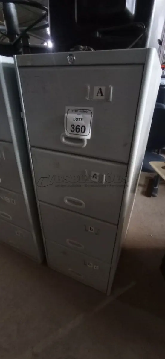 LOTE 360 - 01 ARQUIVO DE AÇO COM 04 GAVETAS. (NO ESTADO) ATENÇÃO! FAZER A VISITAÇÃO ANTES DE ARREMATAR, NÃO SABEMOS SE FUNCIONA, LEILÃO NÃO TEM GARANTIA E NEM DEVOLUÇÃO, SUJEITO A POSSÍVEIS AVARIAS VISÍVEIS/OCULTAS E/OU AUSÊNCIA DE COMPONENTES.