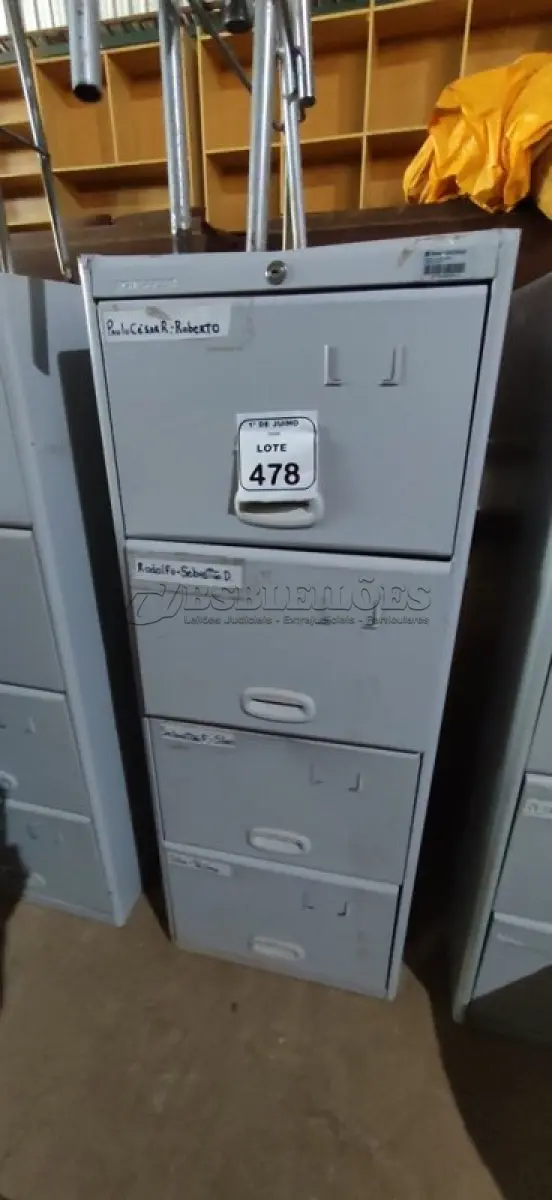 LOTE 478 - 01 ARQUIVO DE AÇO COM 04 GAVETAS. (NO ESTADO) ATENÇÃO! FAZER A VISITAÇÃO ANTES DE ARREMATAR, NÃO SABEMOS SE FUNCIONA, LEILÃO NÃO TEM GARANTIA E NEM DEVOLUÇÃO, SUJEITO A POSSÍVEIS AVARIAS VISÍVEIS/OCULTAS E/OU AUSÊNCIA DE COMPONENTES.