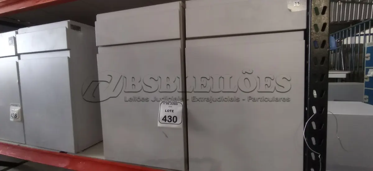 LOTE 430 - 02 ARMÁRIOS PARA CPU COM 01 PORTA E 01 GAVETA. (NO ESTADO) ATENÇÃO! FAZER A VISITAÇÃO ANTES DE ARREMATAR, NÃO SABEMOS SE FUNCIONA, LEILÃO NÃO TEM GARANTIA E NEM DEVOLUÇÃO, SUJEITO A POSSÍVEIS AVARIAS VISÍVEIS/OCULTAS E/OU AUSÊNCIA DE COMPONENTES.