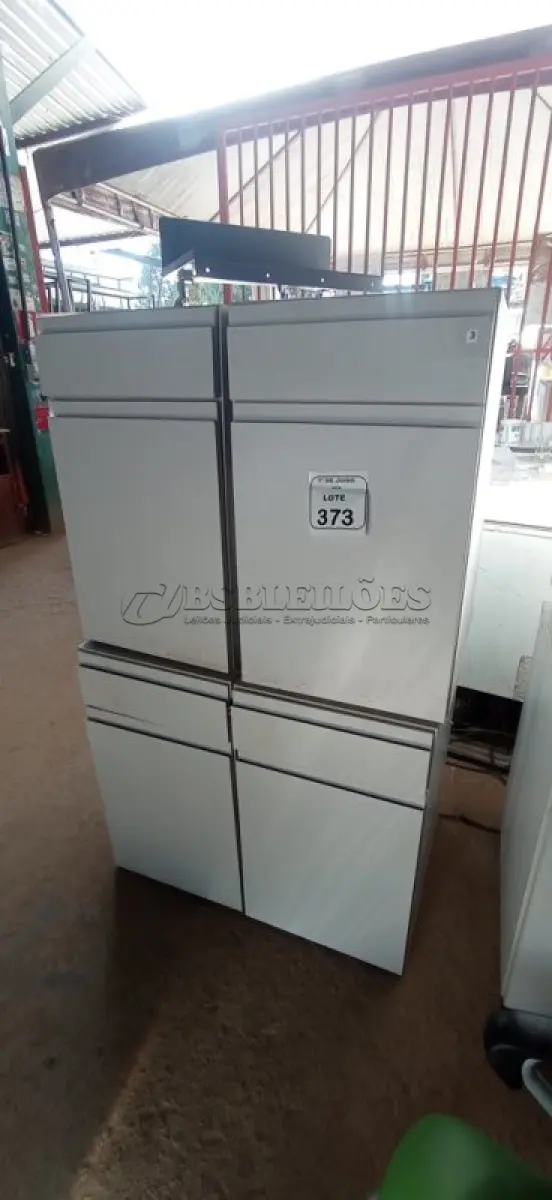 LOTE 373 - 04 ARMÁRIOS BAIXOS COM 01 GAVETA. (NO ESTADO) ATENÇÃO! FAZER A VISITAÇÃO ANTES DE ARREMATAR, NÃO SABEMOS SE FUNCIONA, LEILÃO NÃO TEM GARANTIA E NEM DEVOLUÇÃO, SUJEITO A POSSÍVEIS AVARIAS VISÍVEIS/OCULTAS E/OU AUSÊNCIA DE COMPONENTES.