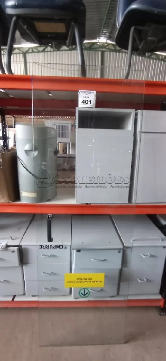 LOTE 401 - 01 PORTA DE VIDRO DE 2,06X0,69. (NO ESTADO) ATENÇÃO! FAZER A VISITAÇÃO ANTES DE ARREMATAR, NÃO SABEMOS SE FUNCIONA, LEILÃO NÃO TEM GARANTIA E NEM DEVOLUÇÃO, SUJEITO A POSSÍVEIS AVARIAS VISÍVEIS/OCULTAS E/OU AUSÊNCIA DE COMPONENTES.