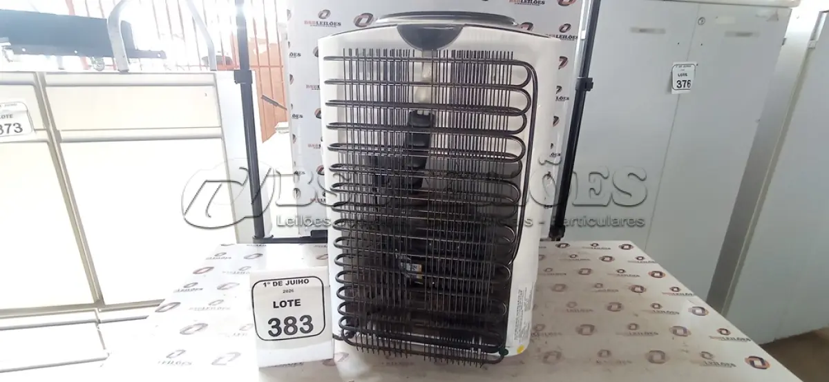 LOTE 383 - 01 BEBEDOURO PARA GARRAFÃO REFRIGERADO MARCA COLARMAQ. (NO ESTADO) ATENÇÃO! FAZER A VISITAÇÃO ANTES DE ARREMATAR, NÃO SABEMOS SE FUNCIONA, LEILÃO NÃO TEM GARANTIA E NEM DEVOLUÇÃO, SUJEITO A POSSÍVEIS AVARIAS VISÍVEIS/OCULTAS E/OU AUSÊNCIA DE COMPONENTES.