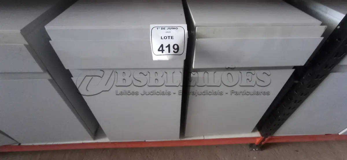 LOTE 419 - 02 ARMÁRIOS PARA CPU COM 01 PORTA E 01 GAVETA. (NO ESTADO) ATENÇÃO! FAZER A VISITAÇÃO ANTES DE ARREMATAR, NÃO SABEMOS SE FUNCIONA, LEILÃO NÃO TEM GARANTIA E NEM DEVOLUÇÃO, SUJEITO A POSSÍVEIS AVARIAS VISÍVEIS/OCULTAS E/OU AUSÊNCIA DE COMPONENTES.