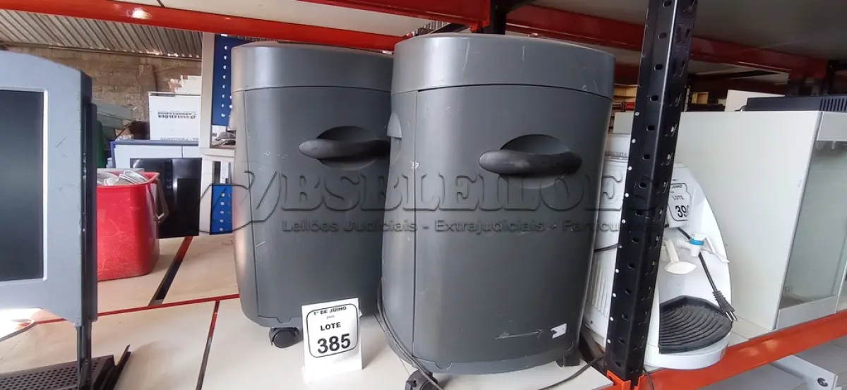 LOTE 385 - 02 FRAGMENTADORAS DE PAPEL. (NO ESTADO) ATENÇÃO! FAZER A VISITAÇÃO ANTES DE ARREMATAR, NÃO SABEMOS SE FUNCIONA, LEILÃO NÃO TEM GARANTIA E NEM DEVOLUÇÃO, SUJEITO A POSSÍVEIS AVARIAS VISÍVEIS/OCULTAS E/OU AUSÊNCIA DE COMPONENTES.