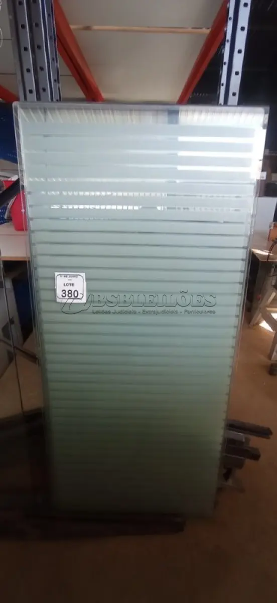 LOTE 380 - 06 VIDROS DE 1,65X0,74 E VÁRIOS FERROS DE BIOMBO. (NO ESTADO) ATENÇÃO! FAZER A VISITAÇÃO ANTES DE ARREMATAR, NÃO SABEMOS SE FUNCIONA, LEILÃO NÃO TEM GARANTIA E NEM DEVOLUÇÃO, SUJEITO A POSSÍVEIS AVARIAS VISÍVEIS/OCULTAS E/OU AUSÊNCIA DE COMPONENTES.