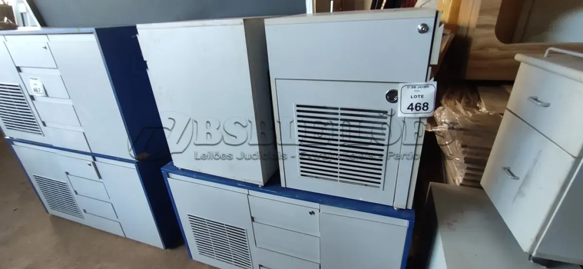 LOTE 468 - 01 BALCÃO DE ESCRITÓRIO COM 04 GAVETAS COM 01 PORTA E 01 SUPORTE PARA CPU 02 ARMÁRIOS PARA CPU COM 01 PORTA E 01 GAVETA. (NO ESTADO) ATENÇÃO! FAZER A VISITAÇÃO ANTES DE ARREMATAR, NÃO SABEMOS SE FUNCIONA, LEILÃO NÃO TEM GARANTIA E NEM DEVOLUÇÃO, SUJEITO A POSSÍVEIS AVARIAS VISÍVEIS/OCULTAS E/OU AUSÊNCIA DE COMPONENTES.