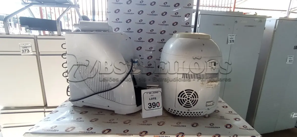 LOTE 390 - 02 PURIFICADORES DE ÁGUA. (NO ESTADO) ATENÇÃO! FAZER A VISITAÇÃO ANTES DE ARREMATAR, NÃO SABEMOS SE FUNCIONA, LEILÃO NÃO TEM GARANTIA E NEM DEVOLUÇÃO, SUJEITO A POSSÍVEIS AVARIAS VISÍVEIS/OCULTAS E/OU AUSÊNCIA DE COMPONENTES.