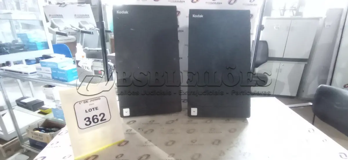 LOTE 362 - 02 SCANNERS DE MESA MARCA KODAK. (NO ESTADO) ATENÇÃO! FAZER A VISITAÇÃO ANTES DE ARREMATAR, NÃO SABEMOS SE FUNCIONA, LEILÃO NÃO TEM GARANTIA E NEM DEVOLUÇÃO, SUJEITO A POSSÍVEIS AVARIAS VISÍVEIS/OCULTAS E/OU AUSÊNCIA DE COMPONENTES.