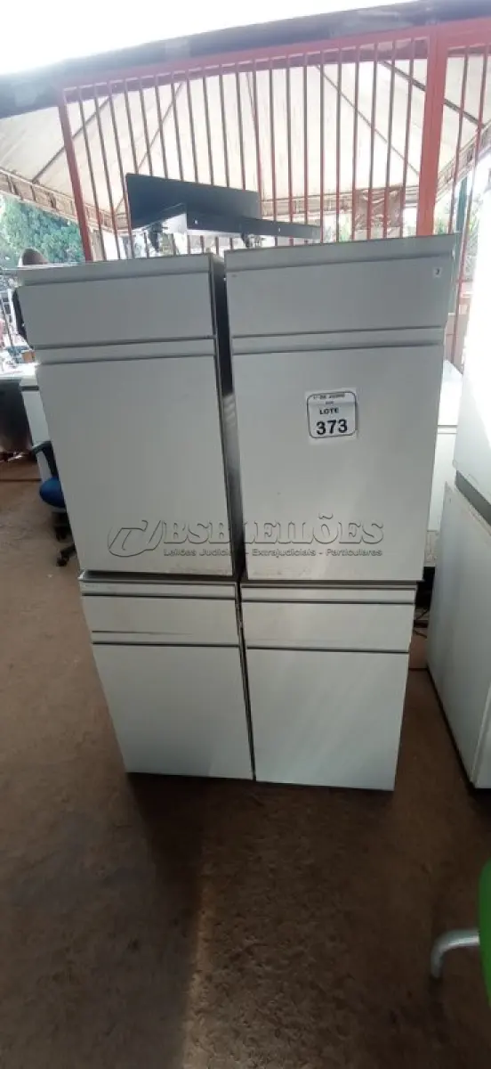 LOTE 373 - 04 ARMÁRIOS BAIXOS COM 01 GAVETA. (NO ESTADO) ATENÇÃO! FAZER A VISITAÇÃO ANTES DE ARREMATAR, NÃO SABEMOS SE FUNCIONA, LEILÃO NÃO TEM GARANTIA E NEM DEVOLUÇÃO, SUJEITO A POSSÍVEIS AVARIAS VISÍVEIS/OCULTAS E/OU AUSÊNCIA DE COMPONENTES.