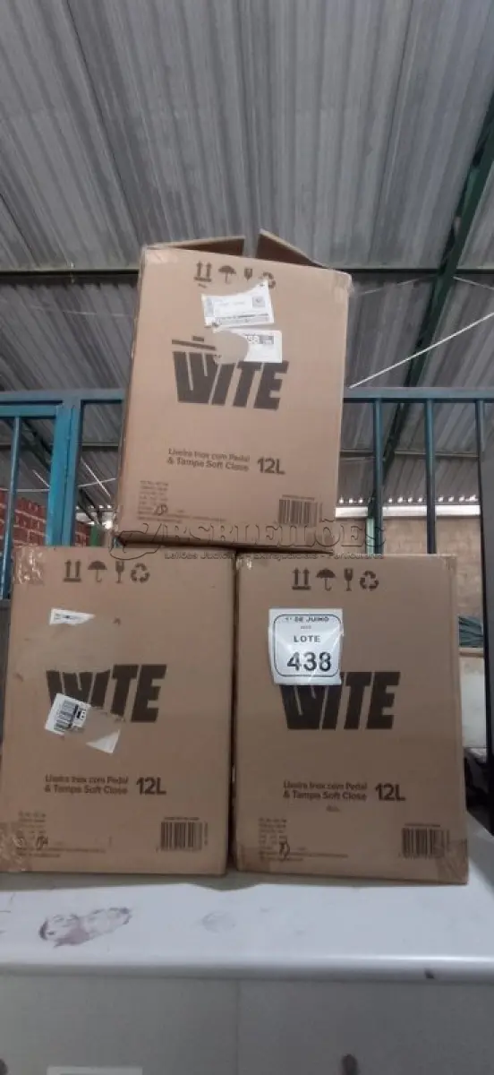 LOTE 438 - 03 LIXEIRAS EM INOX COM PEDAL SEM TAMPA. (NO ESTADO) ATENÇÃO! FAZER A VISITAÇÃO ANTES DE ARREMATAR, NÃO SABEMOS SE FUNCIONA, LEILÃO NÃO TEM GARANTIA E NEM DEVOLUÇÃO, SUJEITO A POSSÍVEIS AVARIAS VISÍVEIS/OCULTAS E/OU AUSÊNCIA DE COMPONENTES.