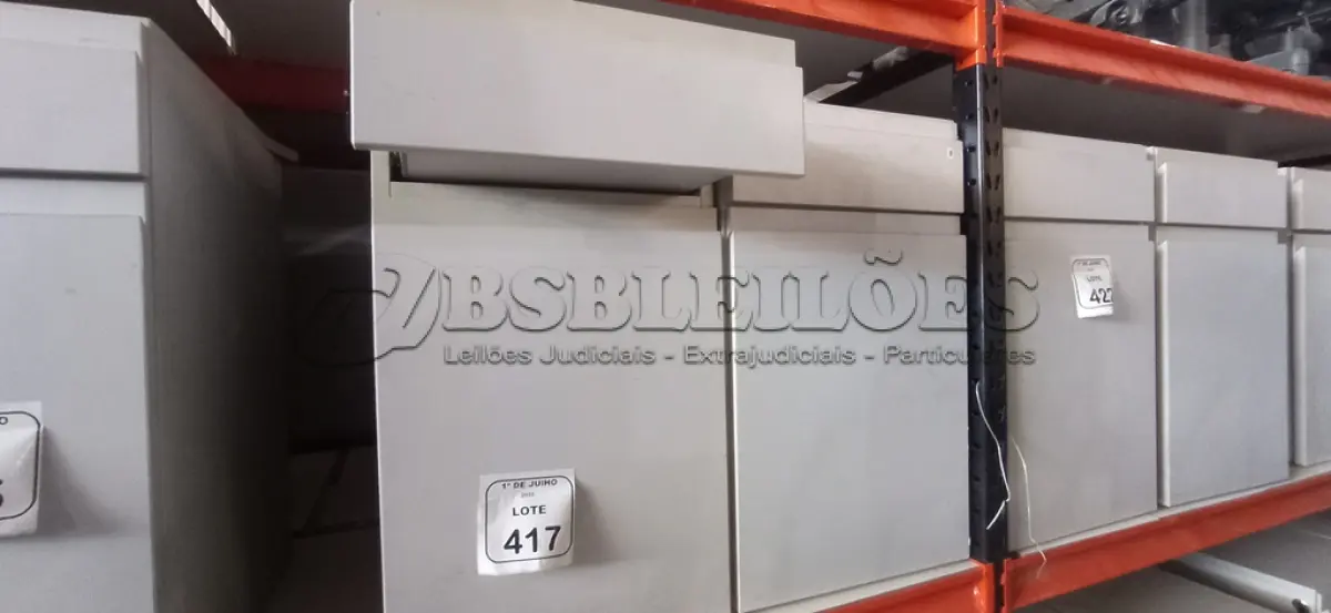 LOTE 417 - 02 ARMÁRIOS PARA CPU COM 01 PORTA E 01 GAVETA. (NO ESTADO) ATENÇÃO! FAZER A VISITAÇÃO ANTES DE ARREMATAR, NÃO SABEMOS SE FUNCIONA, LEILÃO NÃO TEM GARANTIA E NEM DEVOLUÇÃO, SUJEITO A POSSÍVEIS AVARIAS VISÍVEIS/OCULTAS E/OU AUSÊNCIA DE COMPONENTES.