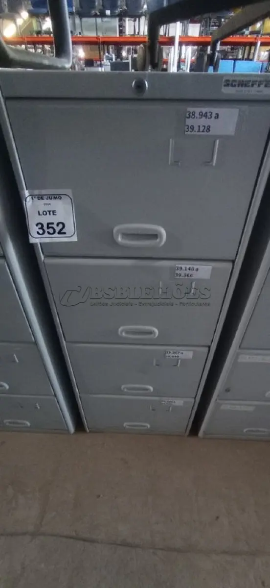 LOTE 352 - 01 ARQUIVO DE AÇO COM 04 GAVETAS. (NO ESTADO) ATENÇÃO! FAZER A VISITAÇÃO ANTES DE ARREMATAR, NÃO SABEMOS SE FUNCIONA, LEILÃO NÃO TEM GARANTIA E NEM DEVOLUÇÃO, SUJEITO A POSSÍVEIS AVARIAS VISÍVEIS/OCULTAS E/OU AUSÊNCIA DE COMPONENTES.