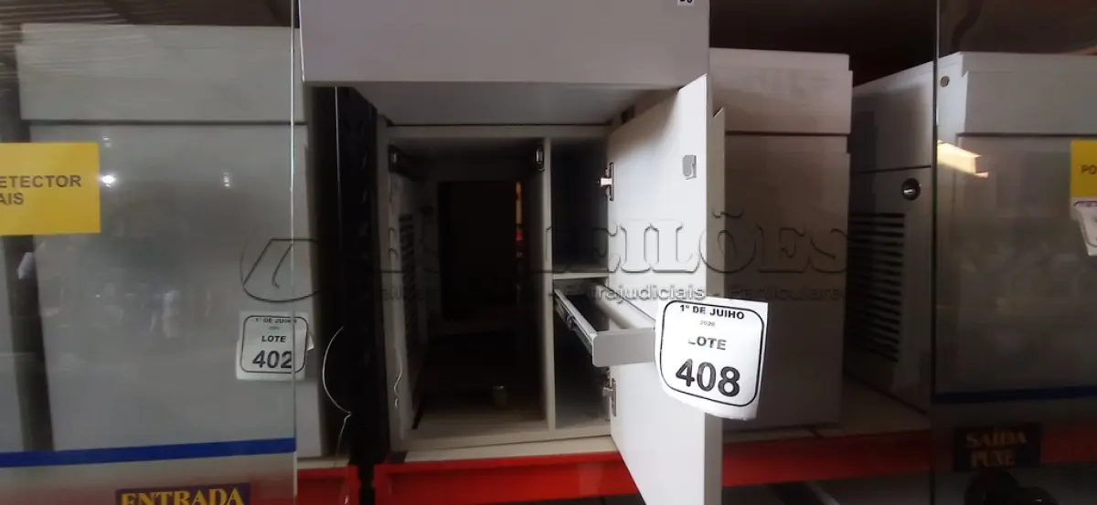 LOTE 408 - 02 ARMÁRIOS PARA CPU COM 01 PORTA E 01 GAVETA. (NO ESTADO) ATENÇÃO! FAZER A VISITAÇÃO ANTES DE ARREMATAR, NÃO SABEMOS SE FUNCIONA, LEILÃO NÃO TEM GARANTIA E NEM DEVOLUÇÃO, SUJEITO A POSSÍVEIS AVARIAS VISÍVEIS/OCULTAS E/OU AUSÊNCIA DE COMPONENTES.