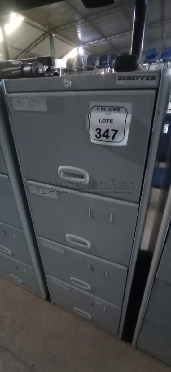 LOTE 347 - 01 ARQUIVO DE AÇO COM 04 GAVETAS. (NO ESTADO) ATENÇÃO! FAZER A VISITAÇÃO ANTES DE ARREMATAR, NÃO SABEMOS SE FUNCIONA, LEILÃO NÃO TEM GARANTIA E NEM DEVOLUÇÃO, SUJEITO A POSSÍVEIS AVARIAS VISÍVEIS/OCULTAS E/OU AUSÊNCIA DE COMPONENTES.